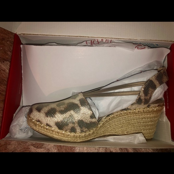 Impo, size 10, leopard print - Picture 2 of 6